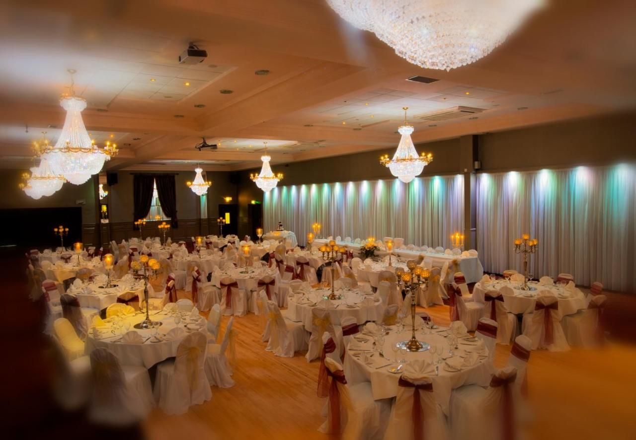 Отель Treacys West County Conference and Leisure Centre Эннис-20
