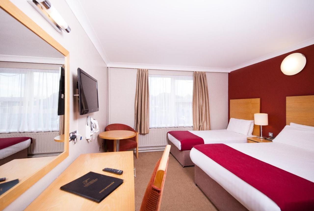 Отель Treacys West County Conference and Leisure Centre Эннис-7
