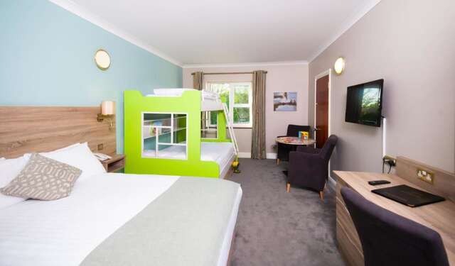 Отель Treacys West County Conference and Leisure Centre Эннис-7